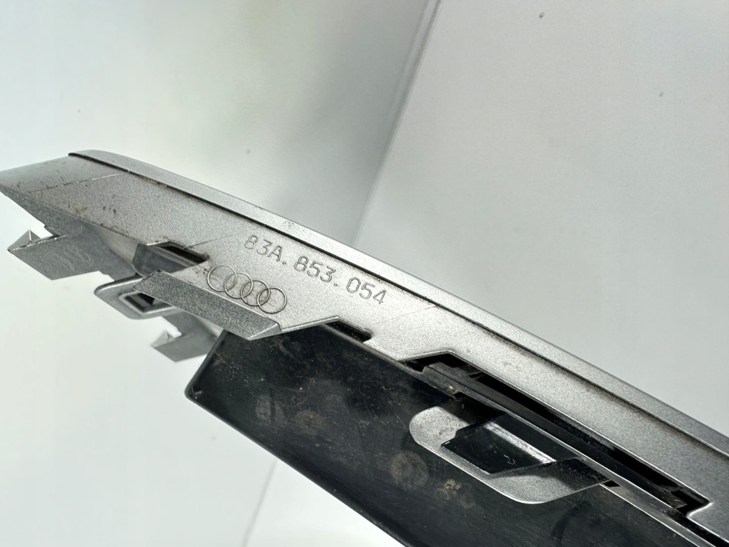 Q3 2 83a решётка бампера правый  83a807682b 83a853054 с Разборки