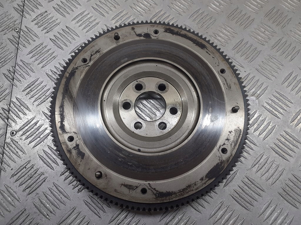 фото №1, Колесо маховик vw golf v 1.4 r030105271d