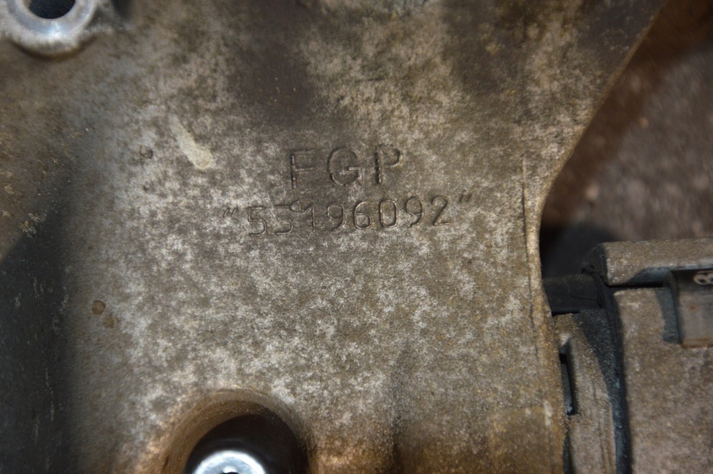 фото №2, Alfa romeo 159 кронштейн насоса впрыска 55196092