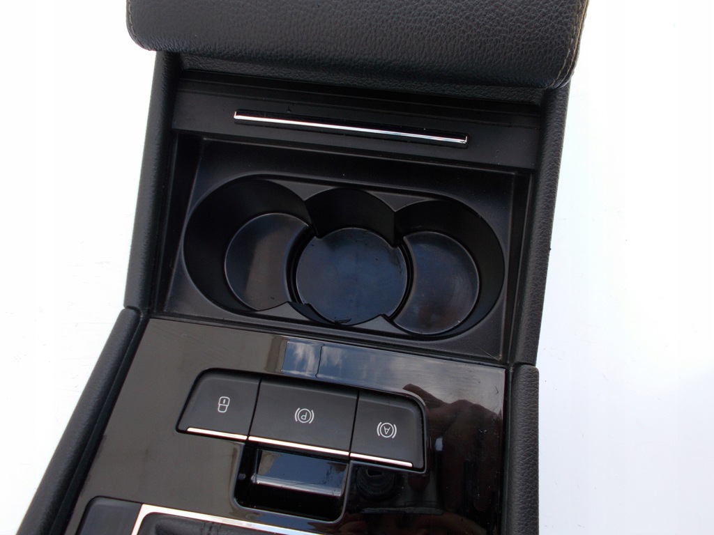 фото №5, Подлокотник туннель зарядное устройство skoda superb iii