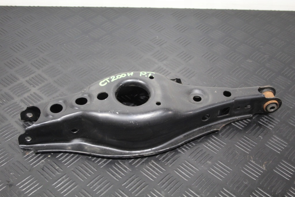 фото №1, Рычаг правый задняя задний lexus ct200h