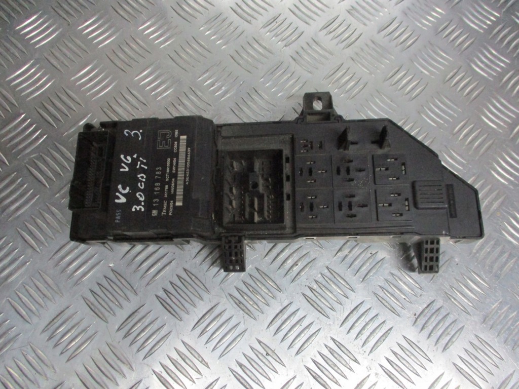 Купити Коробка запобіжників opel vectra c 3.0 cdti 13168783