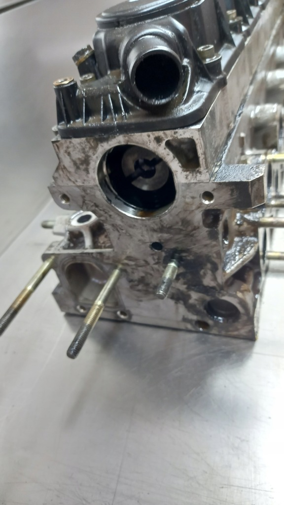 фото №5, Головка двигателя peugeot 206 2.0 hdi 9634963010