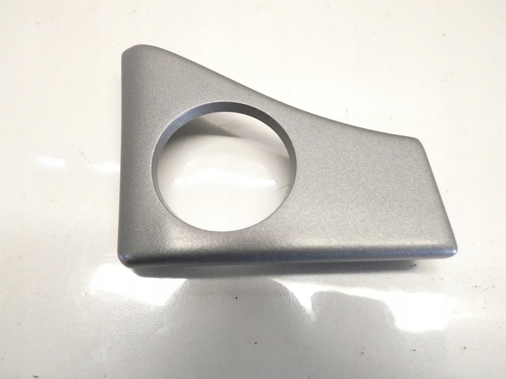 фото №1, Защита разъём zapalinczki перед opel vectra c signum 02-08 24436282