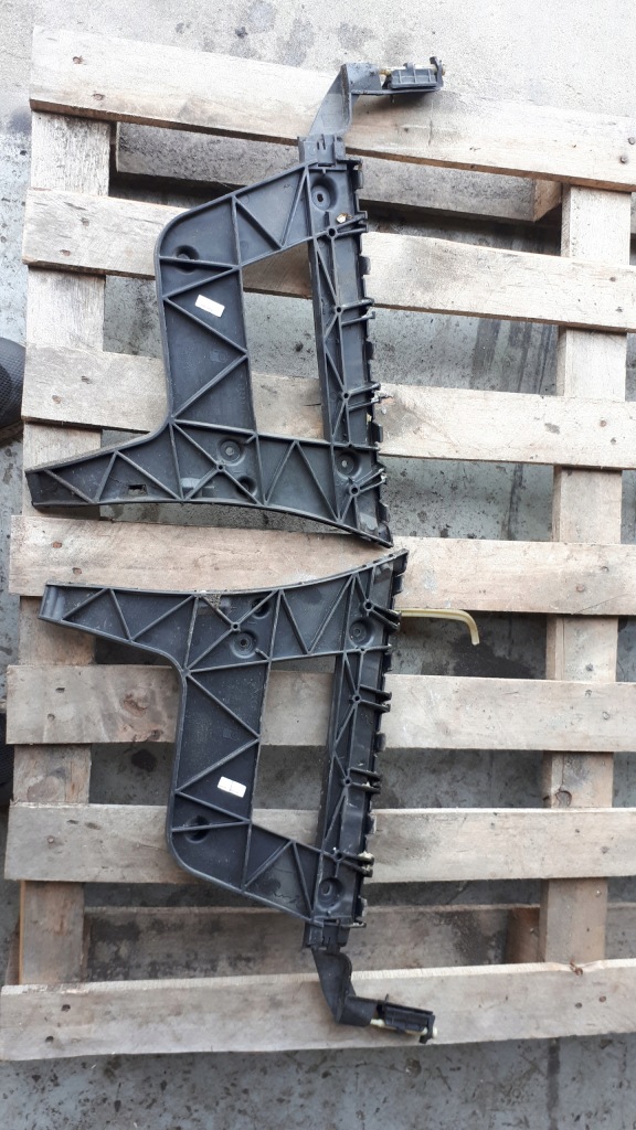 фото №1, A4 b8 s4 направляющая бампера левый правый задняя sedan kpl