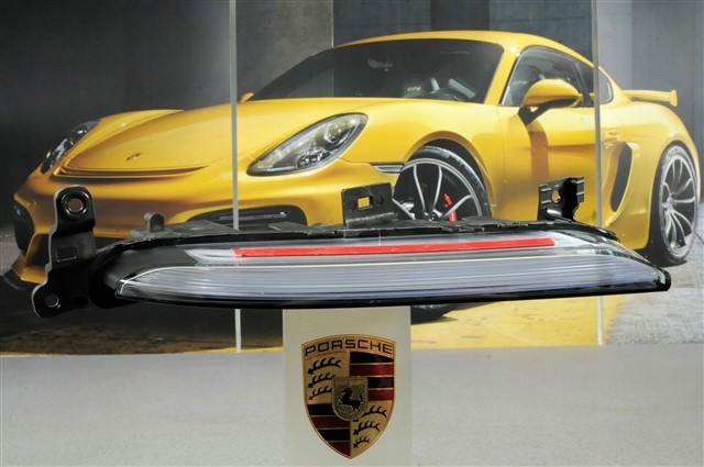 фото №1, Porsche 971 panamera отражатель/поворотник правый