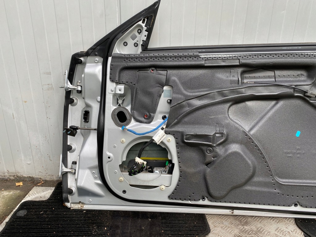 Mercedes w216 двері праве лак 110um 775 алюміній доводчик Недорого