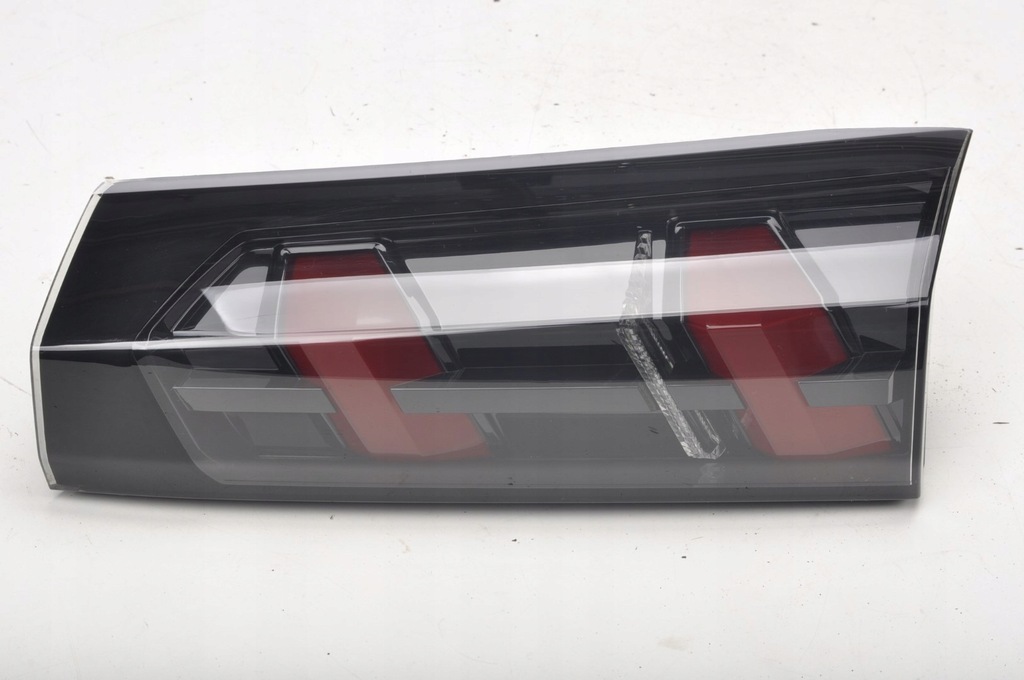 фото №1, Peugeot 2008 ii лампа правий задня w кришка