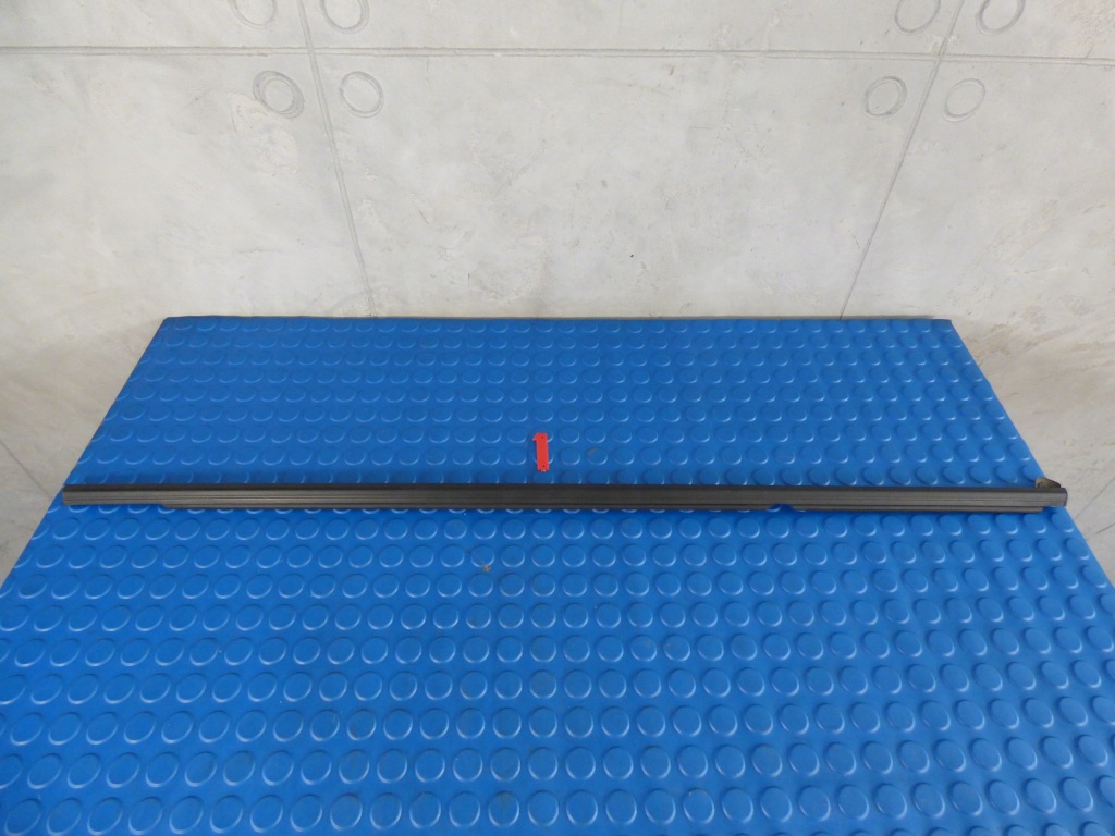 фото №1, Молдинг уплотнитель правая задняя bdb skoda scala