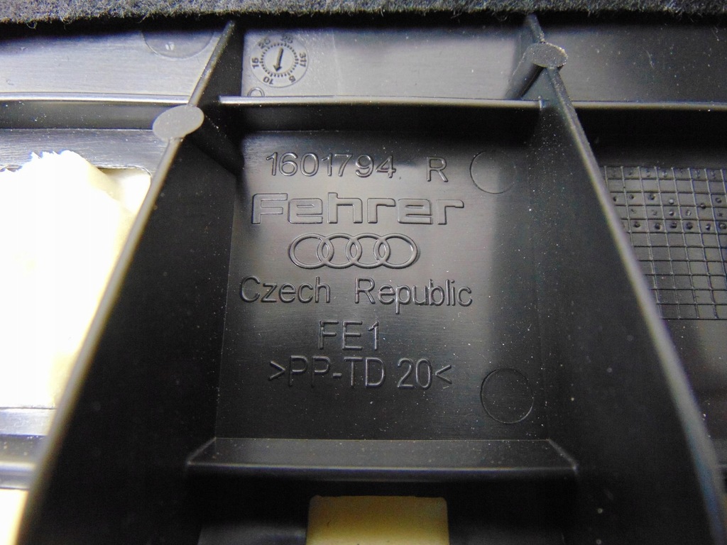 фото №10, Обшивка сиденье сиденье задняя audi a6 c7 4k0885704t