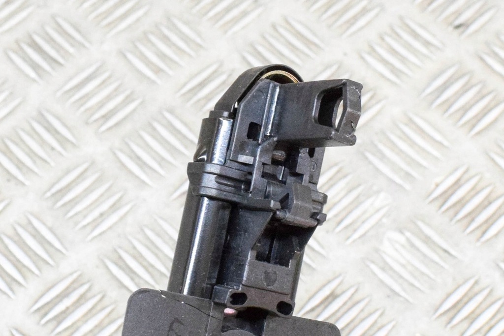 фото №5, Audi q3 8u передний правый регулятор высоты поперечина безопасности 8t8857833