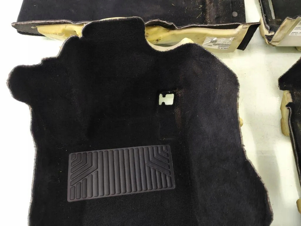 фото №15, Килимок салону mercedes-benz glk x204 a2046808640 2.2l дизель 125kw 2015