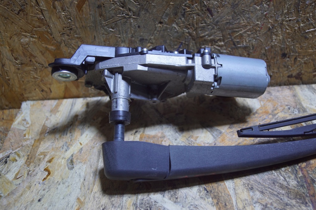 фото №5, Mazda оригинальный номер bp4k-67450 моторчик дворники