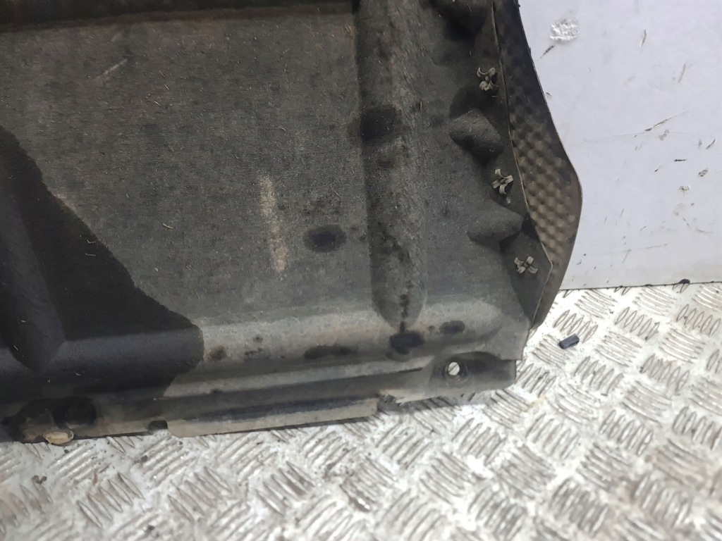 Jeep grand cherokee 2013 накладка средняя подвеска Цена