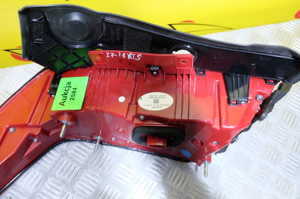 фото №9, Cadillac xt5 2020- лампа задня задня права led usa