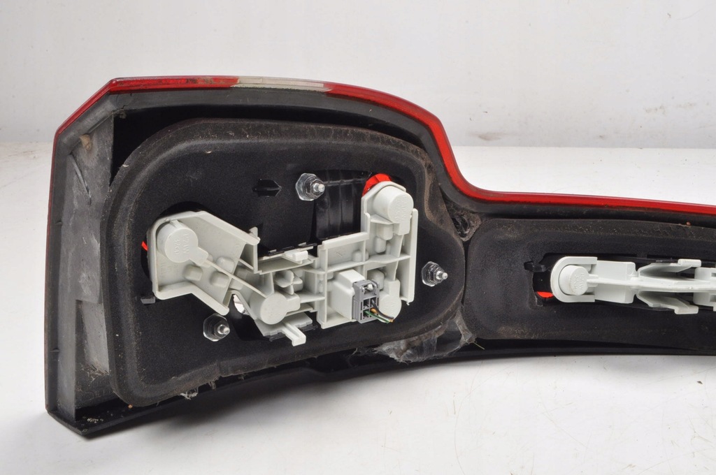 фото №7, Volvo v50 лампа правая задняя правый задняя kombi 30698921