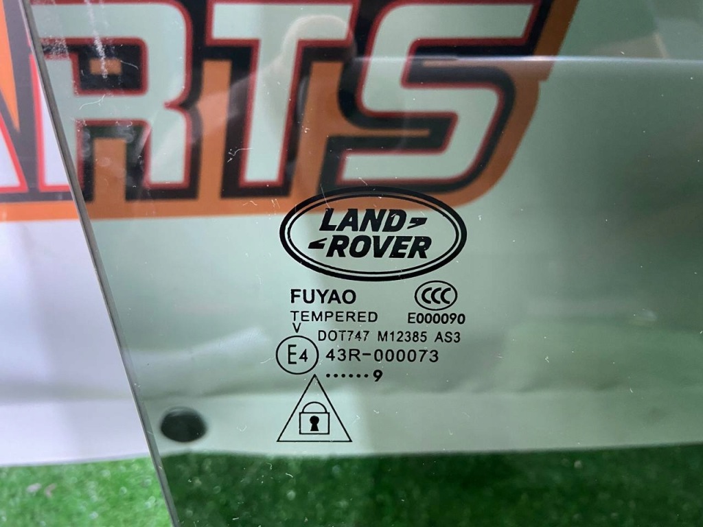 фото №2, Стекло дверь задняя правая velar l560 j8a2-25712-bb