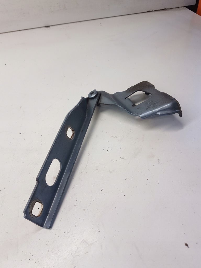 фото №1, Петля капот правый audi a4 b8 8k0823302d