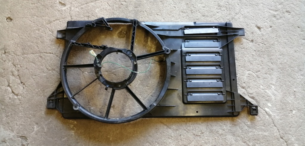 фото №1, Mazda 3 09-13 bl корпус вентилятора 8v618c607ac
