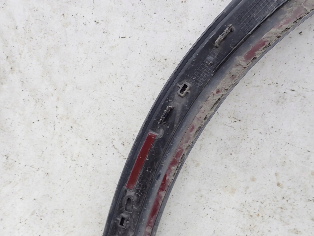 фото №13, Audi e-tron 4ke 19- молдинг крила права перед