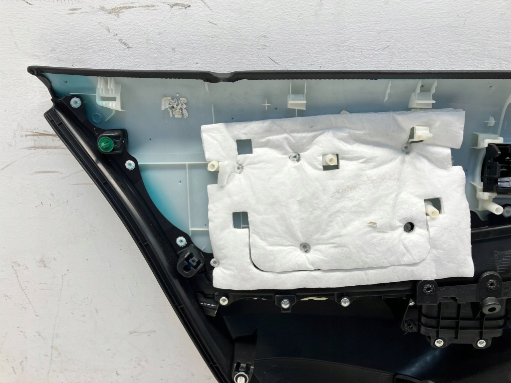 фото №9, Corolla e21 kombi обшивка обивка дверь задних правый задняя кожа led