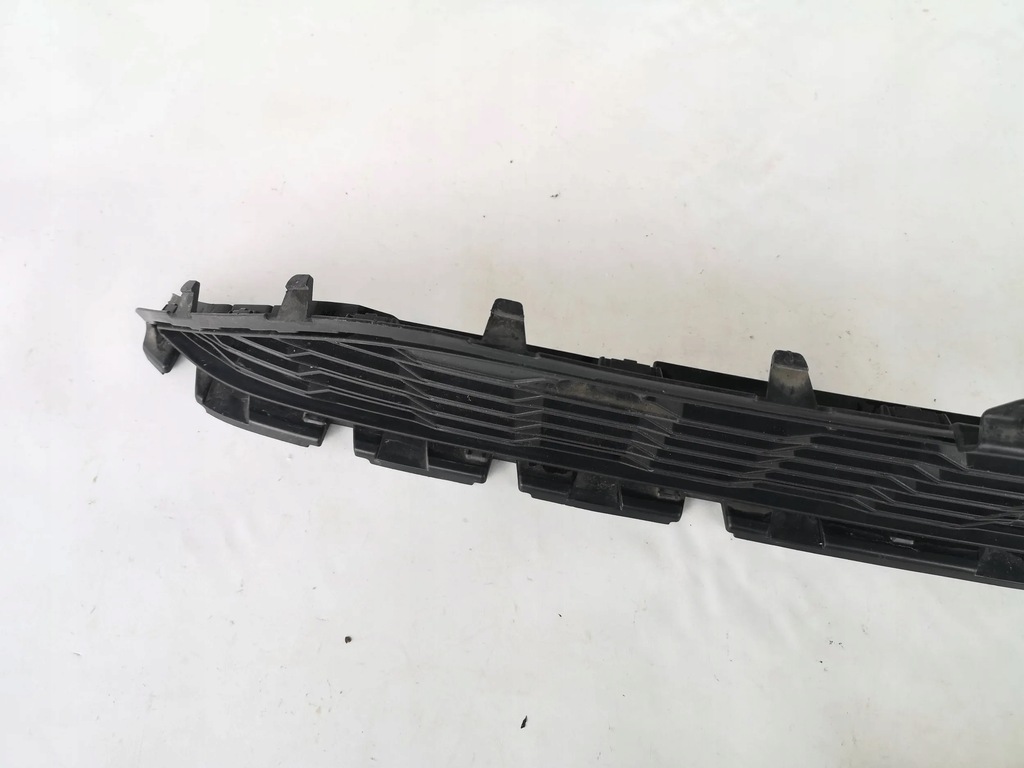 фото №11, Dacia sandero iii- решётка средняя бампера