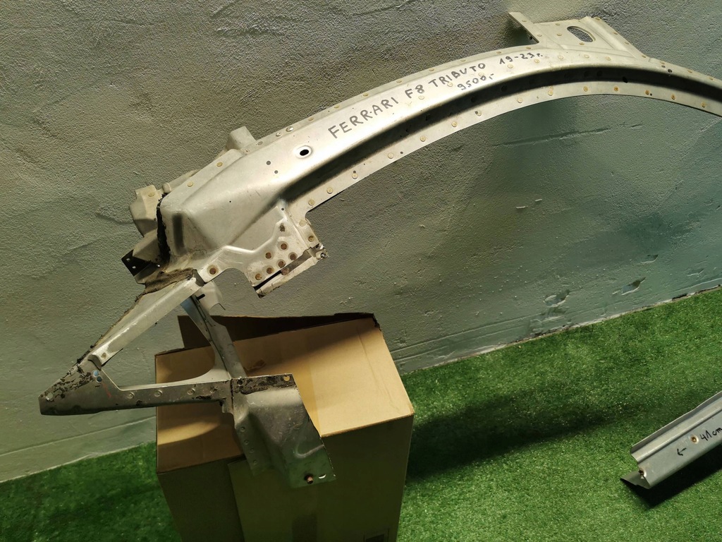 фото №6, Ferrari f8 tributo 19-23 обшивка бічний bok кузов поріг блок двигуна 86252900