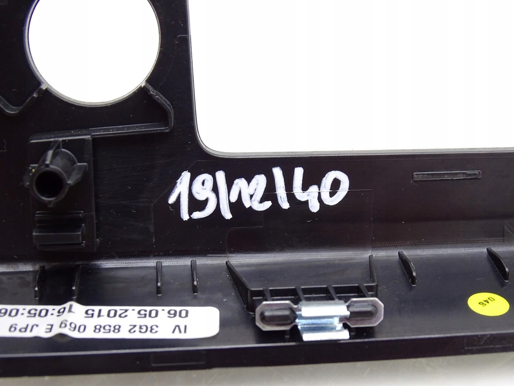 фото №5, Рамка dekor захист радіо vw passat b8 3g2858069e