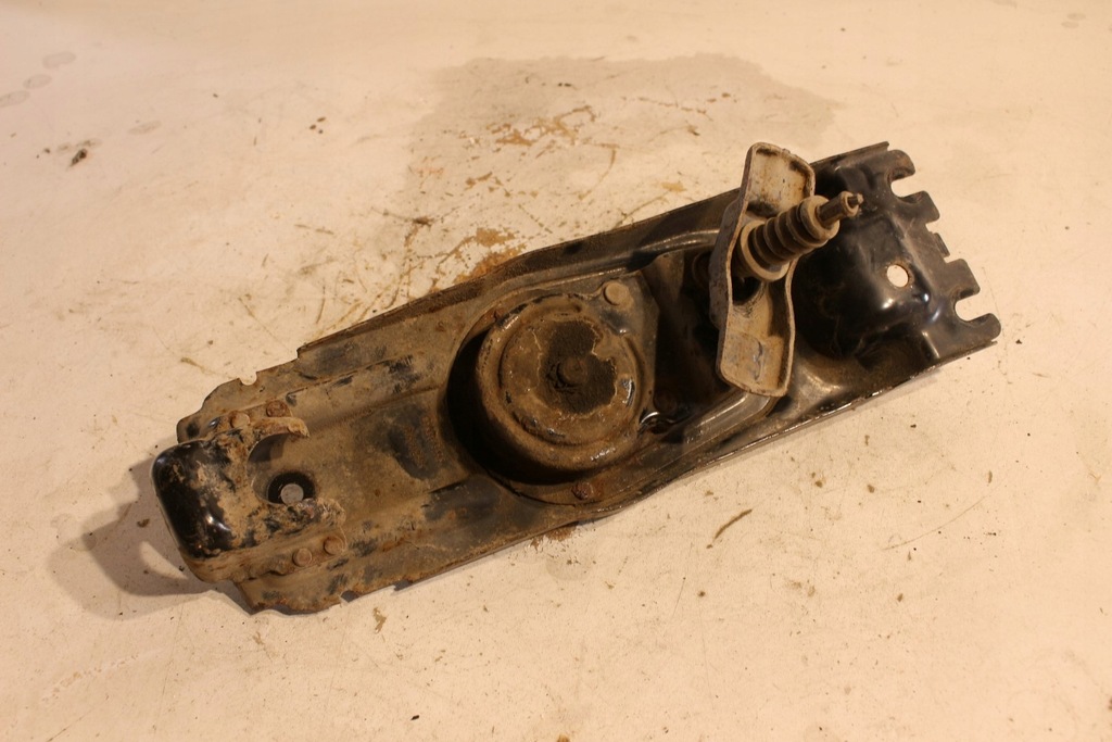 фото №1, Подъемник кронштейн колеса запасного jeep cherokee kk