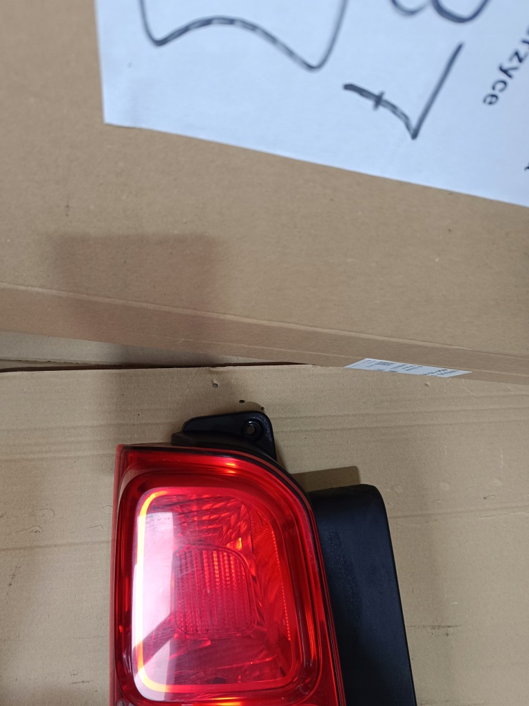 фото №4, Лампа задня ліва proace expert jumpy traveler iii