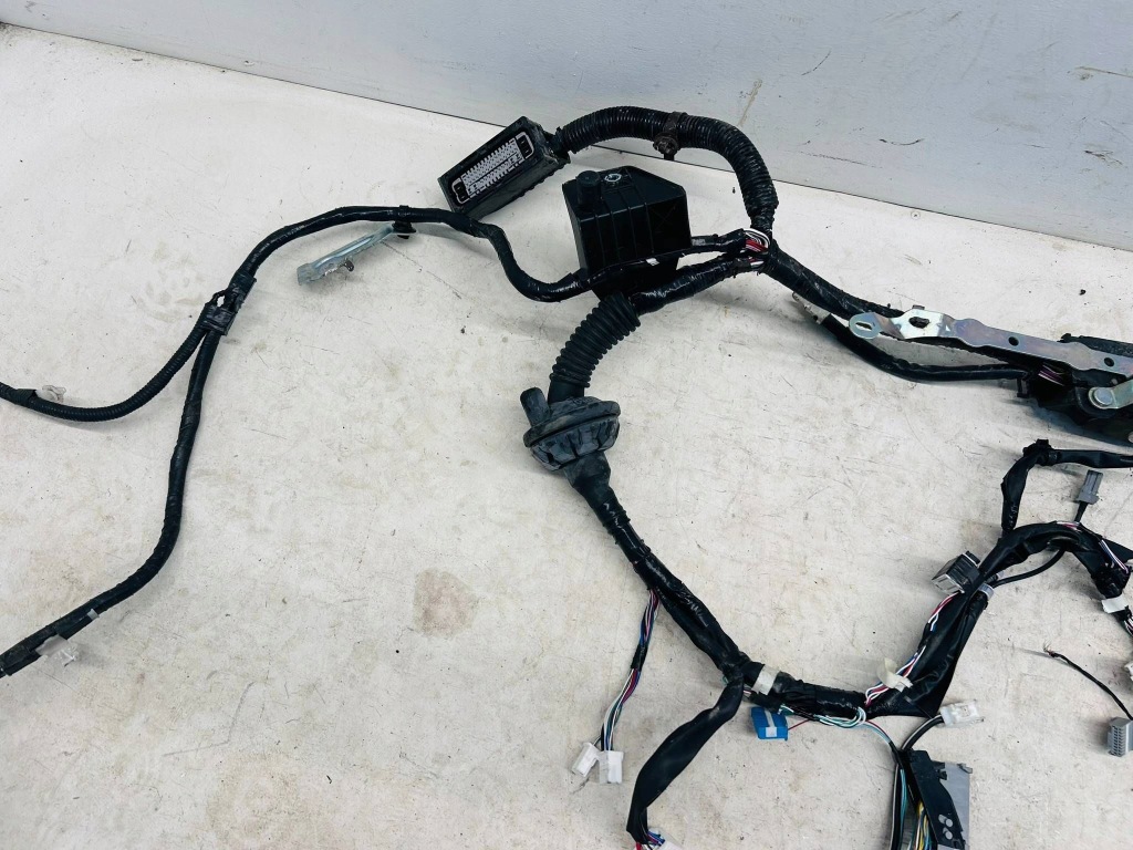 Купить Corolla cross 2.0 hybr жгут электропроводка отсек двигателя full led pdc камера