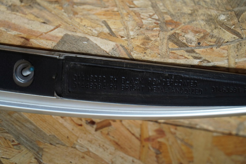 Рейлинг крыша правый  31448384 или левое  31448383 22r volvo xc40 оригинал идеальное состояние в Украине