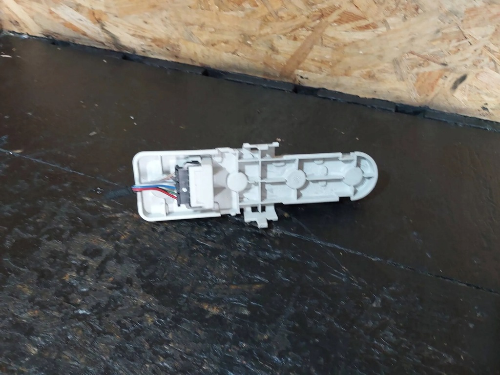 фото №8, Вкладыш лампы задний правой audi a4 s4 b5 8d kombi lift 8d9945257