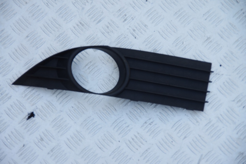 фото №1, Решётка левая бампера противотуманной фары renault espace iv 31047m