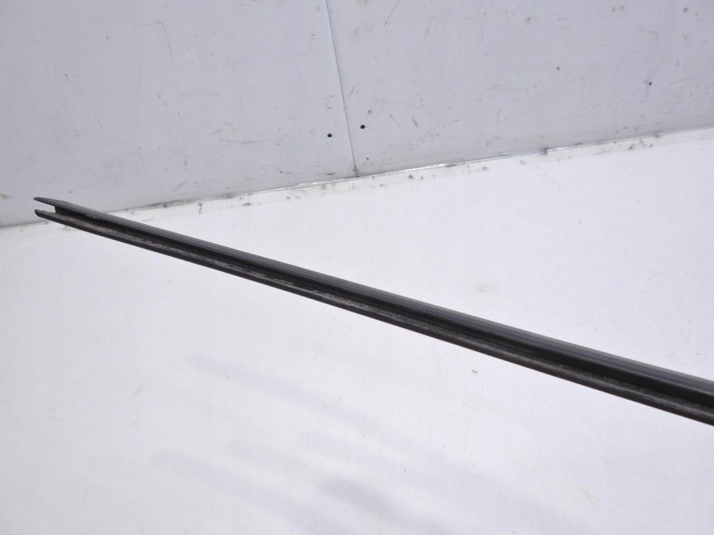 фото №5, Молдинг стекло лобовое нижняя volvo v70 iii