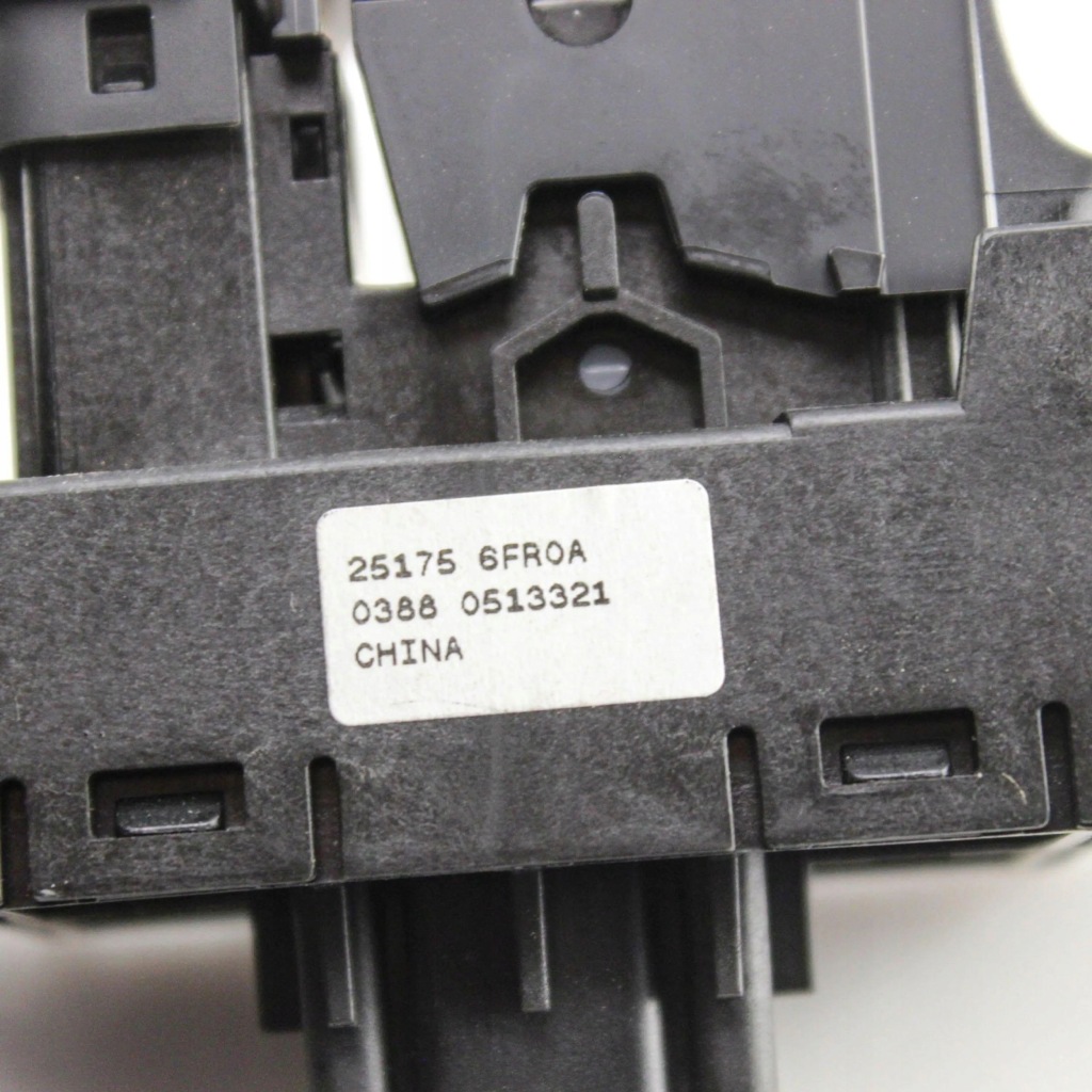 фото №6, Nissan x-trail t32 2016 кнопка / вимикач гальма ручного