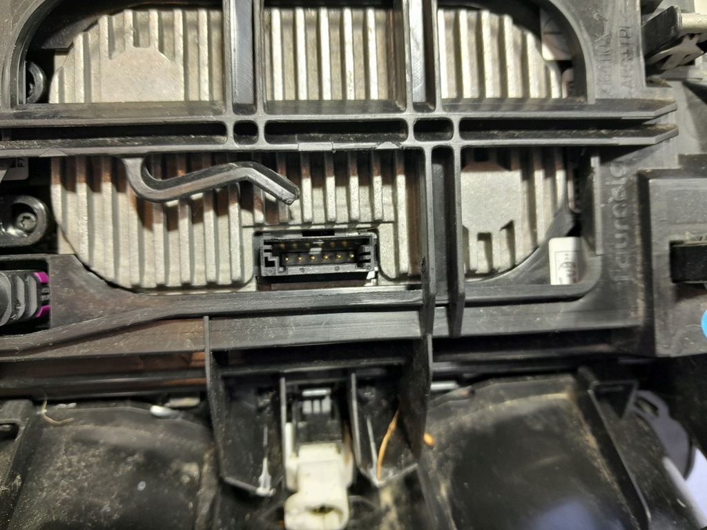 фото №5, Bmw 1 f40 зарядний пристрій індукційна кронштейн na чашки підсклянник