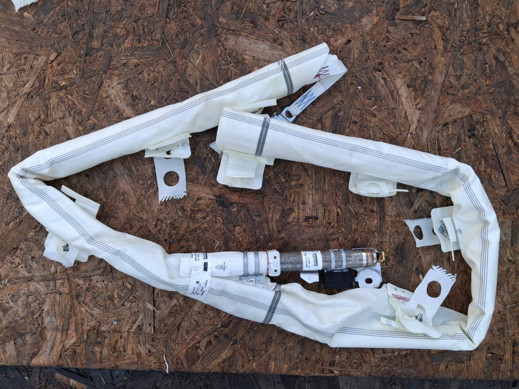 фото №1, Шторка безопасности подушка правая renault arkana 985p04253r