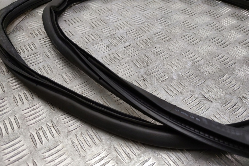 фото №8, Прокладка передніх лівих двері vw id.5 e39 11a867911b electric 150kw