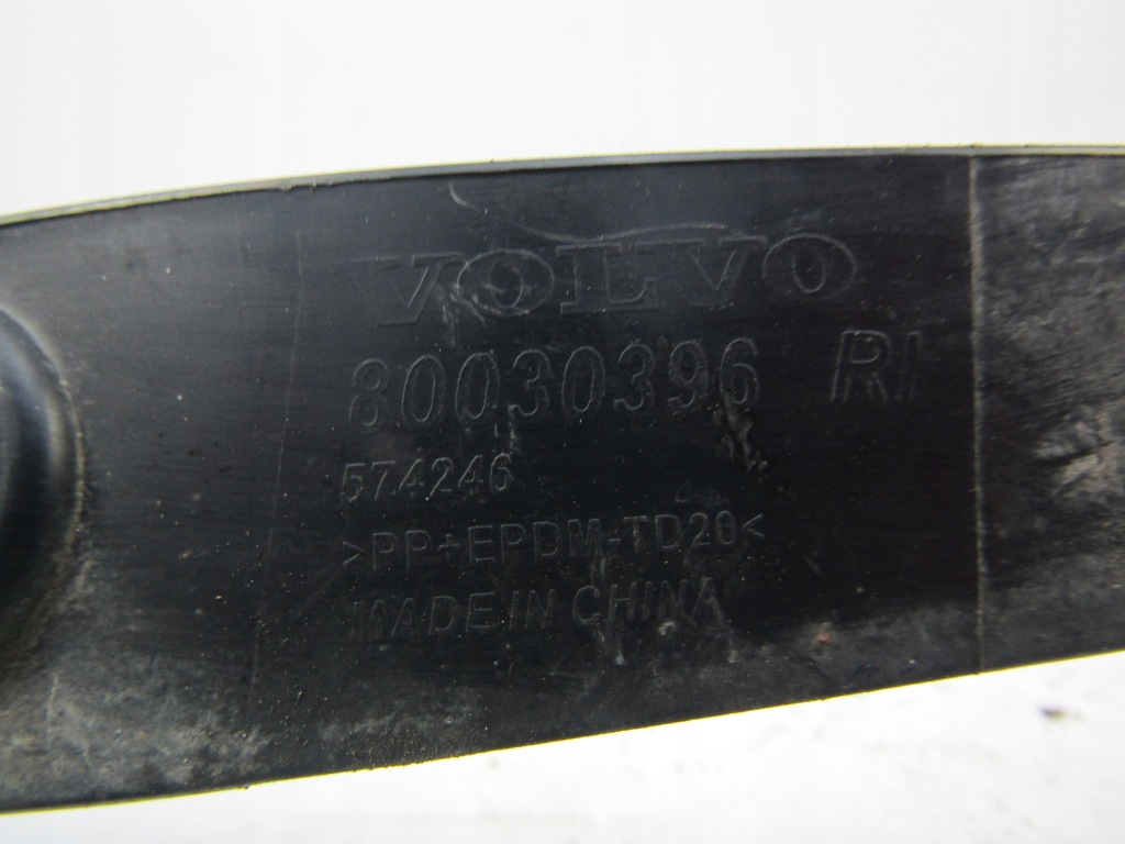 фото №8, Volvo ex30 накладка молдинг крила права перед cross country 80030396 rh