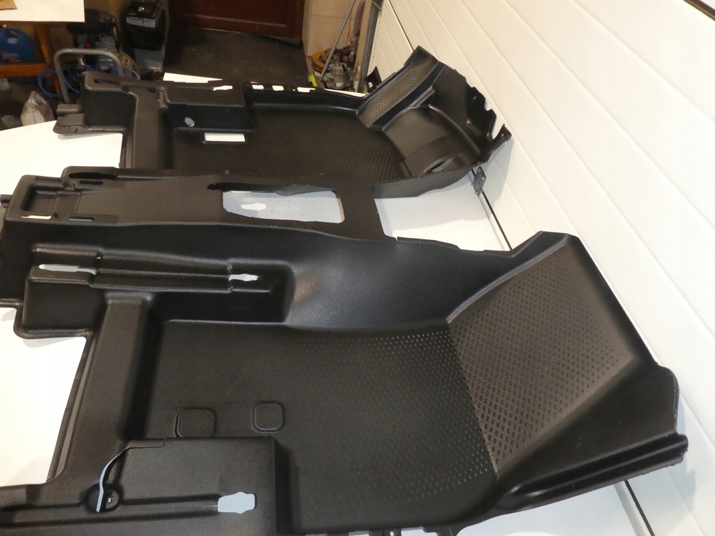 фото №5, Vw caddy v 5 коврик обшивка резиновый резиновый элемент 2k8863703b