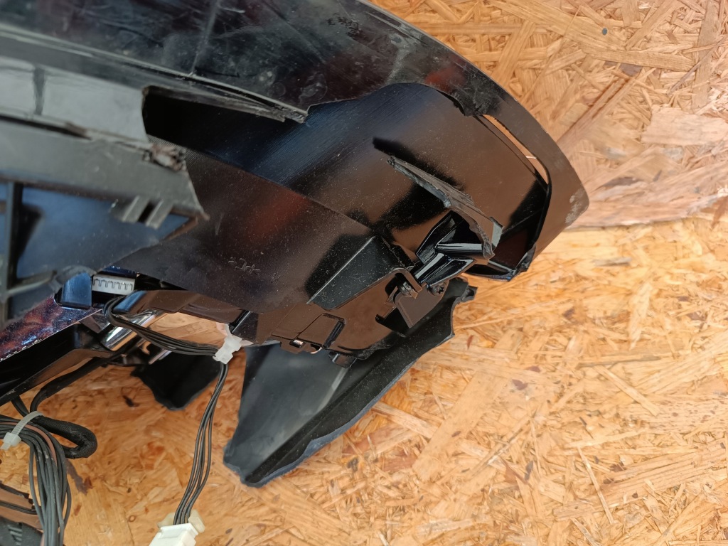 Фара праві перед 1077376-50-b tesla model 3 led Зі Шроту