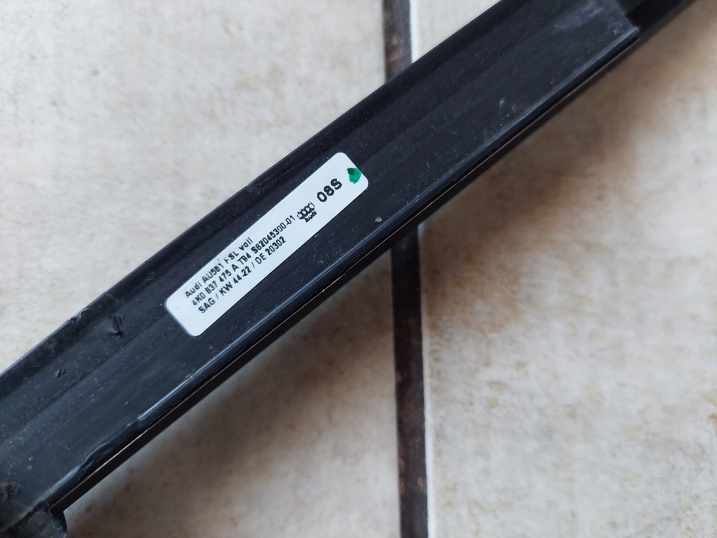 фото №12, Молдинг ущільнювач - лівий перед - audi a6 c8 - 4k0