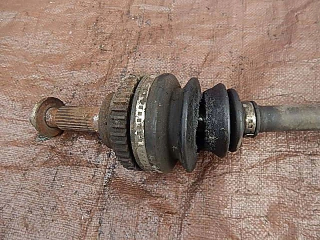 Привідний вал ліва mazda 323c 1,5b в Україні