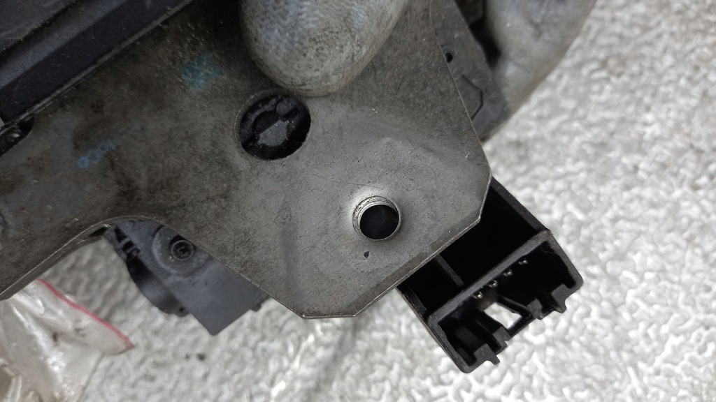 фото №3, Замок крышки ford focus 4pin