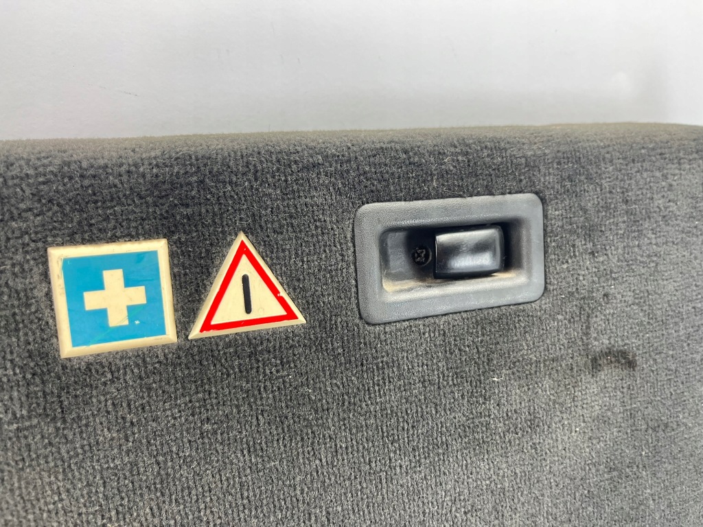 фото №7, Обшивка правый чёрный багажника обивка mercedes w124 kombi s124 1246924489