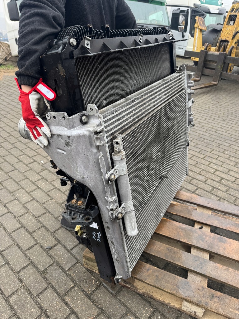 Радиатор комплект воды интеркулер mercedes actros mp4 2018r a9615000900 Киев