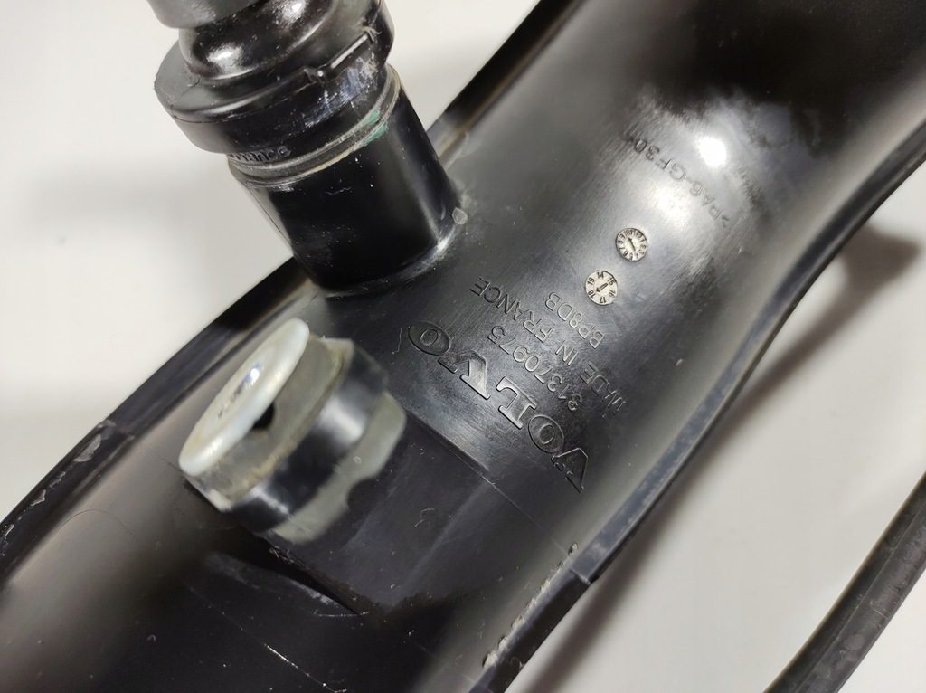 фото №11, Volvo v40 12r- труба шланг повітря 31370975