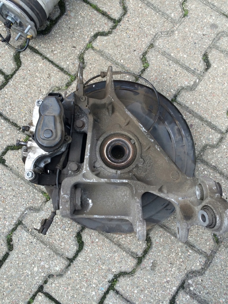 фото №1, Поворотний кулак ступиця супорт лівий задня range rover l405