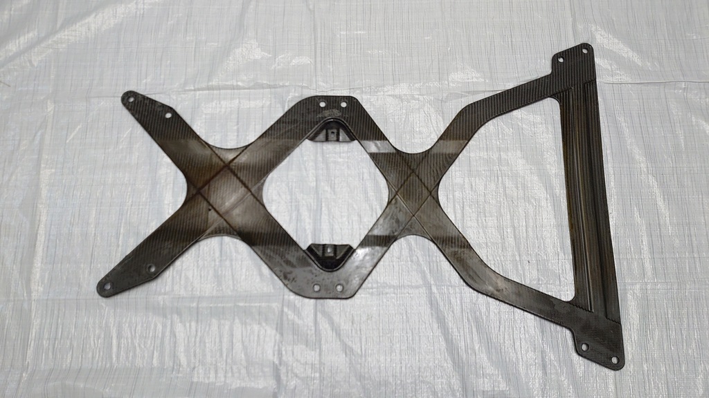 фото №1, Mercedes gt c r amg w190 кронштейн карбон карбон